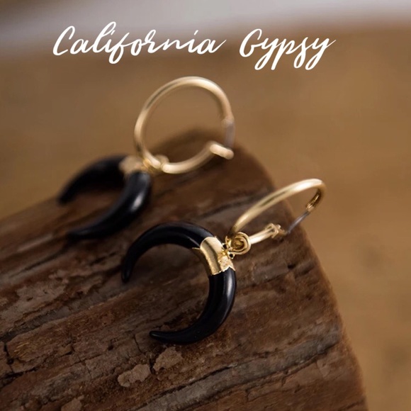 Jewelry - Crescent Moon Gypsy earrings 🌙